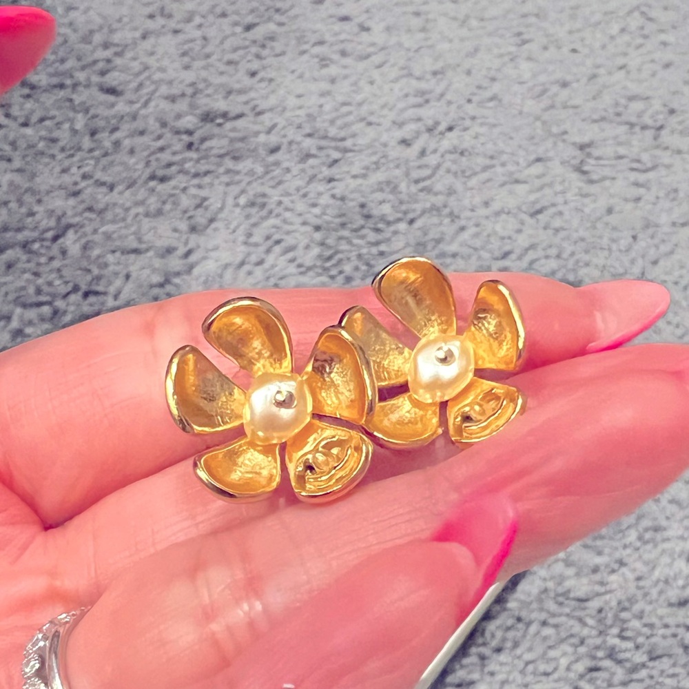 Chanel Vintage 24kt Gold Plated Camilla Pearl Earrings